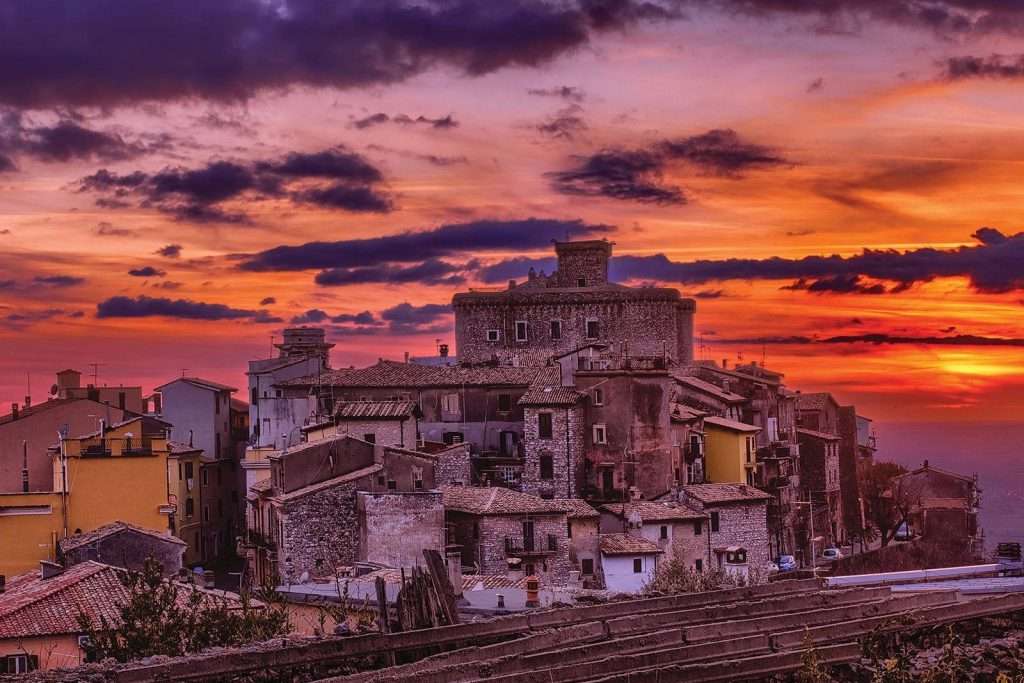 Castello Orsini-Cesi -Borghese ospitalità, cultura al centro dell'antico borgo.