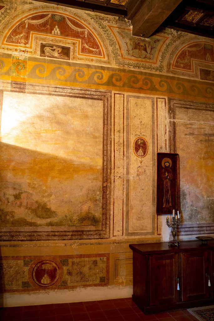 Castello Orsini-Cesi -Borghese ospitalità, cultura al centro dell'antico borgo.