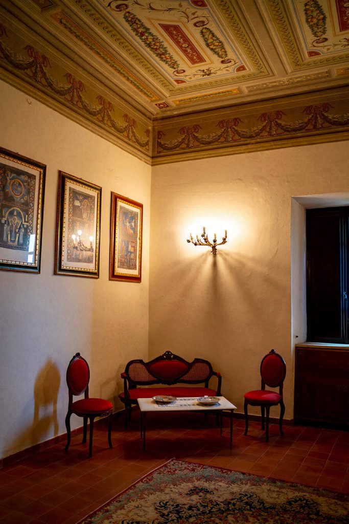 Castello Orsini-Cesi -Borghese ospitalità, cultura al centro dell'antico borgo.