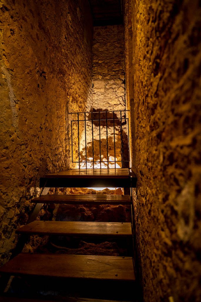 Castello Orsini-Cesi -Borghese ospitalità, cultura al centro dell'antico borgo.