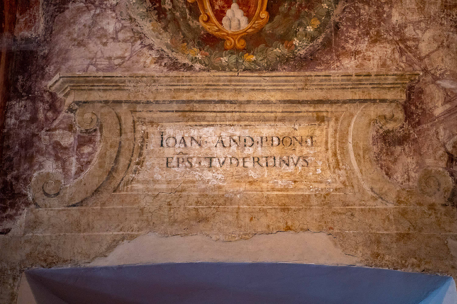 Sala dei Crdinali - testimonianze storiche - Castello Orsini-Cesi -Borghese ospitalità, cultura al centro dell'antico borgo.