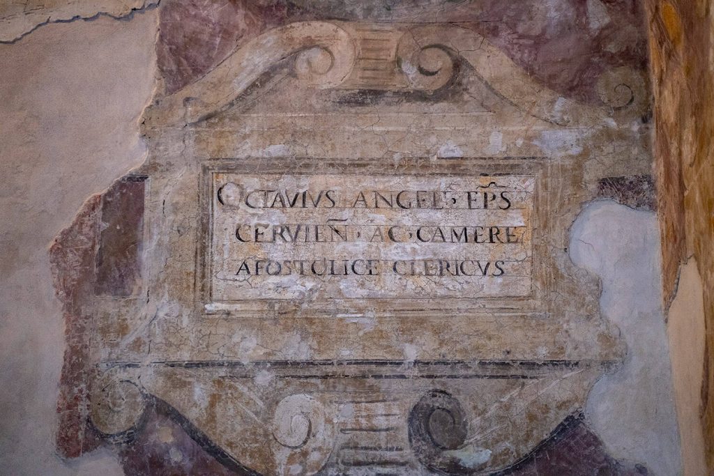 Sala dei Crdinali - testimonianze storiche - Castello Orsini-Cesi -Borghese ospitalità, cultura al centro dell'antico borgo.