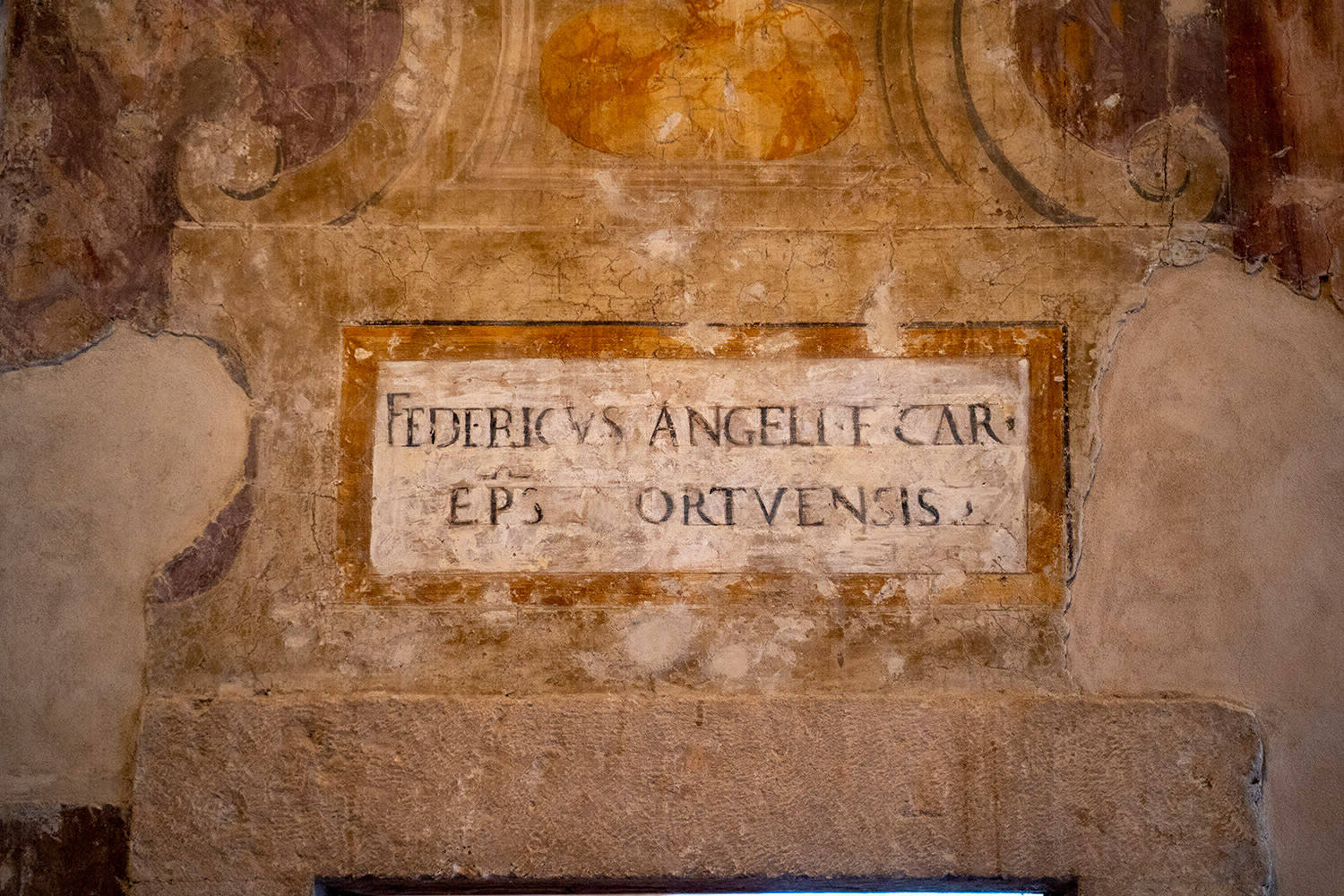 Sala dei Crdinali - testimonianze storiche - Castello Orsini-Cesi -Borghese ospitalità, cultura al centro dell'antico borgo.