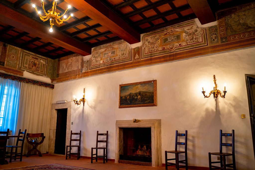 Sala conviviale - panoramica - Castello Orsini-Cesi -Borghese ospitalità, cultura al centro dell'antico borgo.