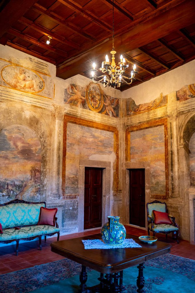 Castello Orsini-Cesi -Borghese ospitalità, cultura al centro dell'antico borgo.