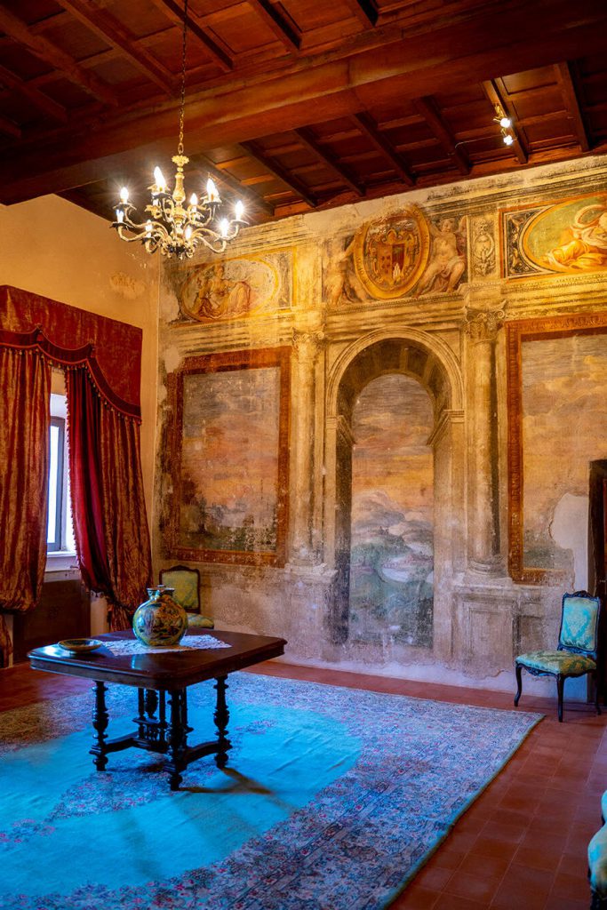 Castello Orsini-Cesi -Borghese ospitalità, cultura al centro dell'antico borgo.