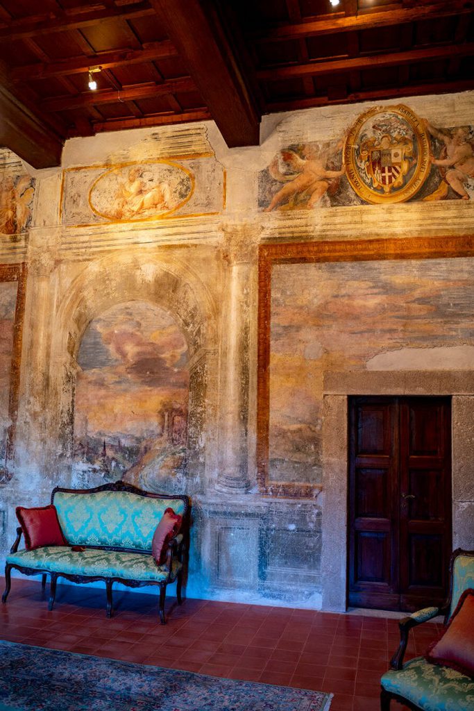 Castello Orsini-Cesi -Borghese ospitalità, cultura al centro dell'antico borgo.