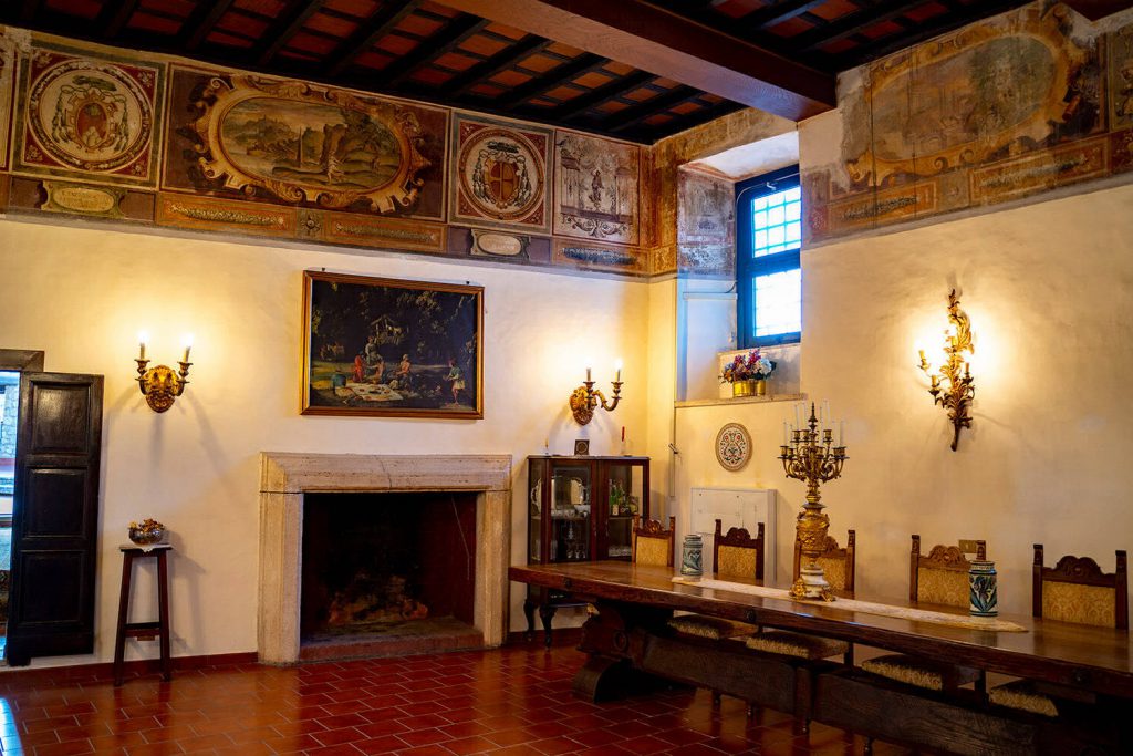 Panoramica e vista d'assieme -Castello Orsini-Cesi -Borghese ospitalità, cultura al centro dell'antico borgo.