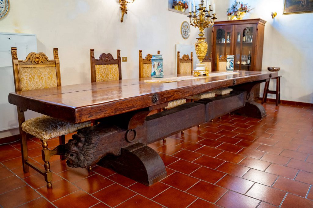 Tavolo conviviale - Castello Orsini-Cesi -Borghese ospitalità, cultura al centro dell'antico borgo.