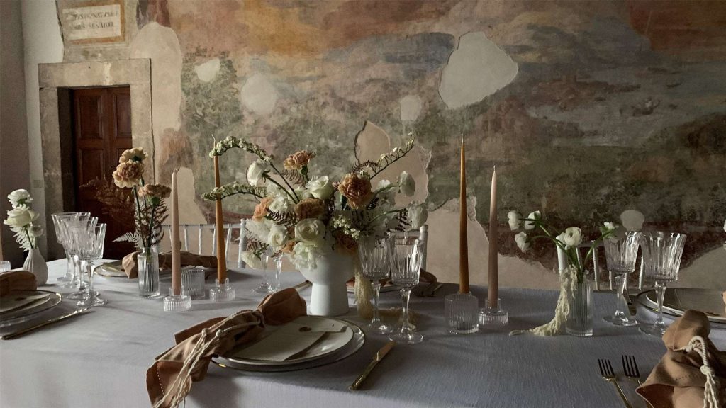 Fiori e atmosfera di matrimonio al Castello Orsini Cesi Borghese