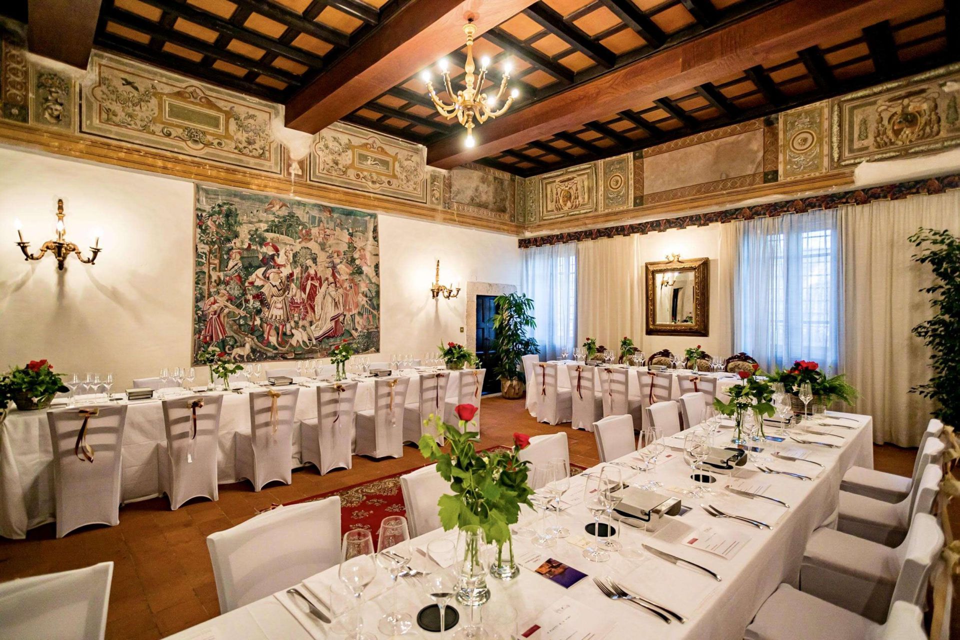 Sala conviviale - Tavola imbandita - Castello Orsini Cesi Borghese